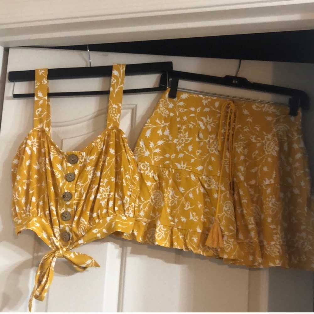 Forever 21 Floral Crop Top and Skirt Set Small